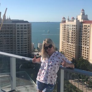 Meet your Posher, Julia